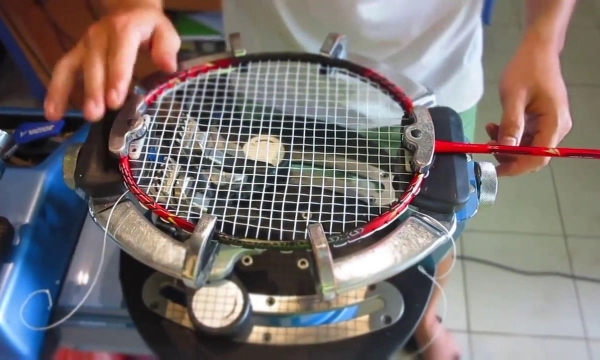 Căng vợt cầu lông bao nhiêu kg là tốt nhất?